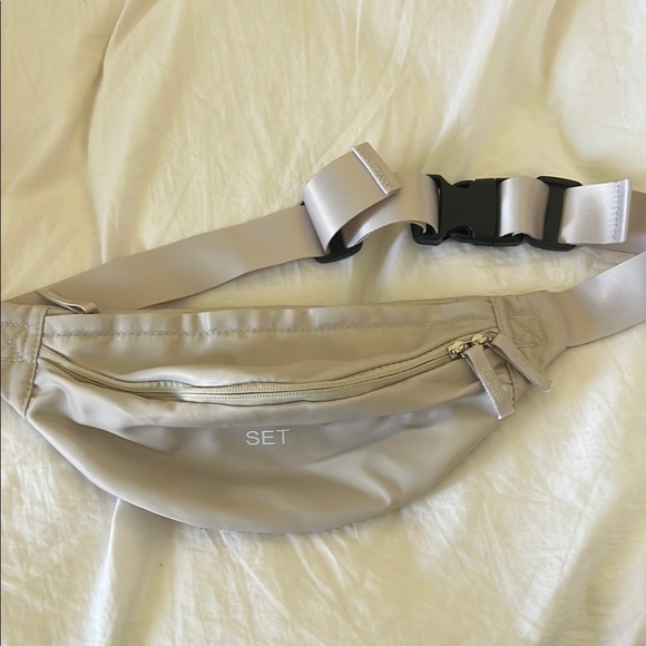 SET ACTIVE Belt Bag with Adjustable Strap - Picture 1 of 1